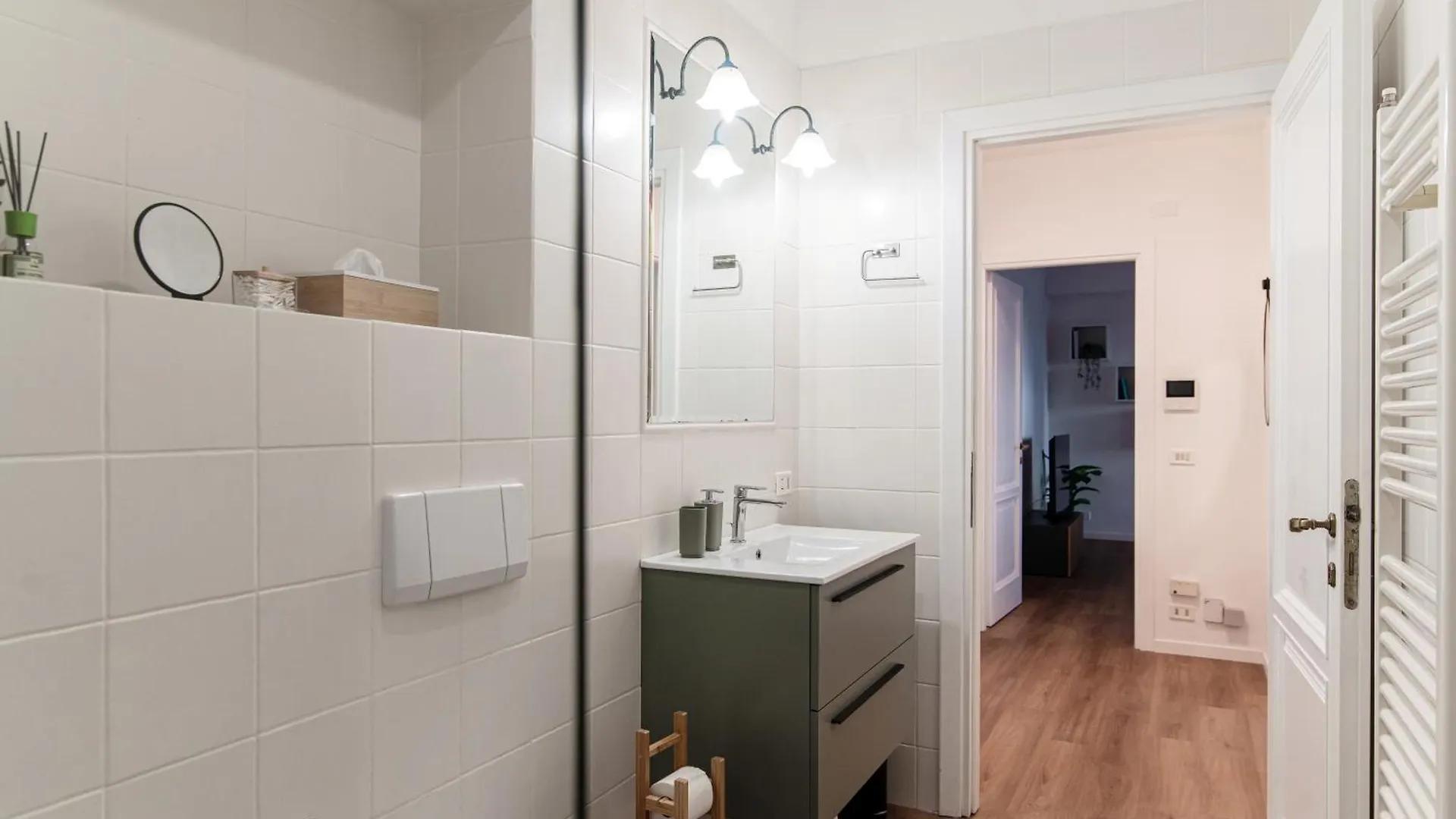Sunflower Apartment -The House Of Travelers Como