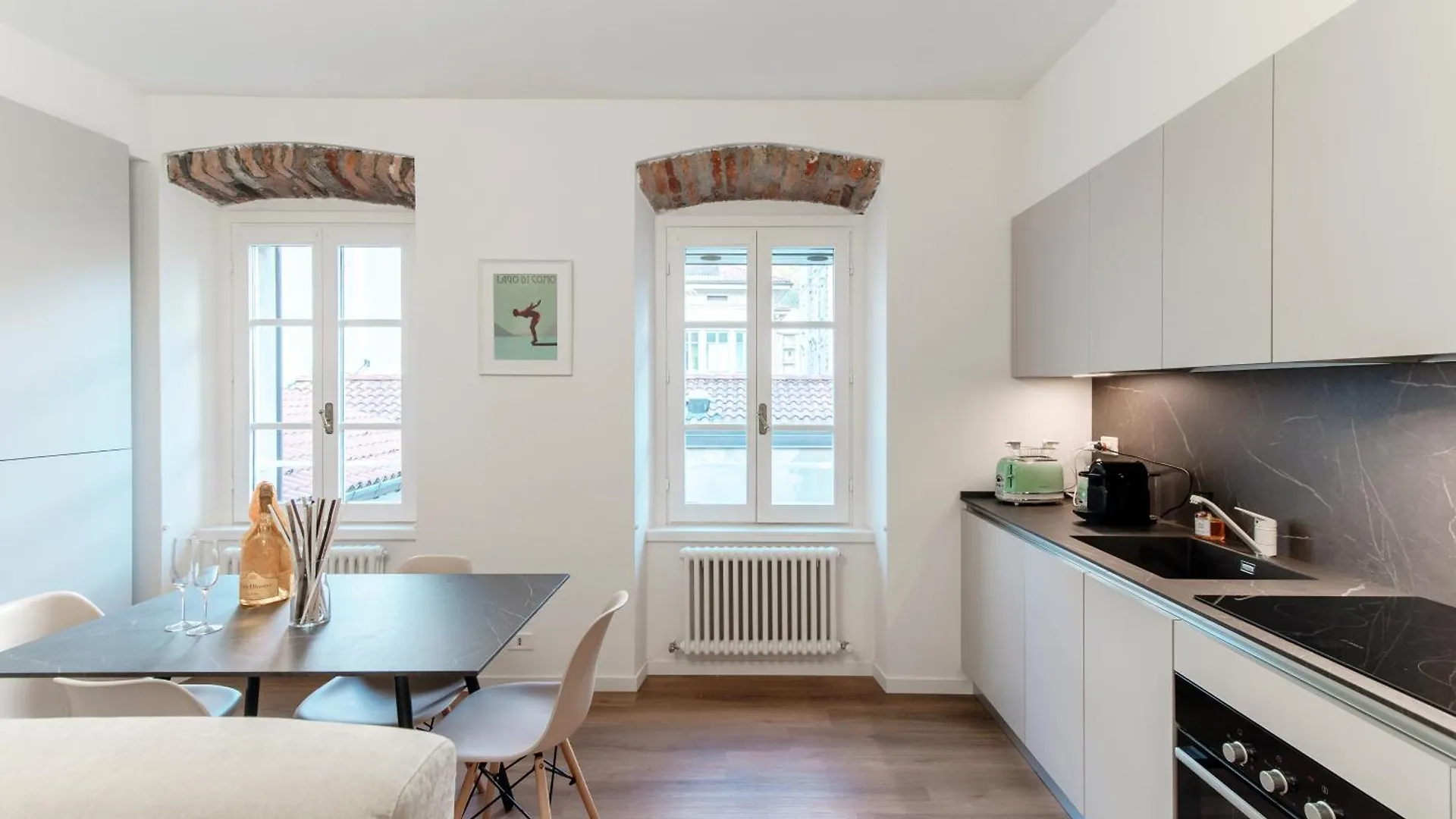 Sunflower Apartment -The House Of Travelers Como