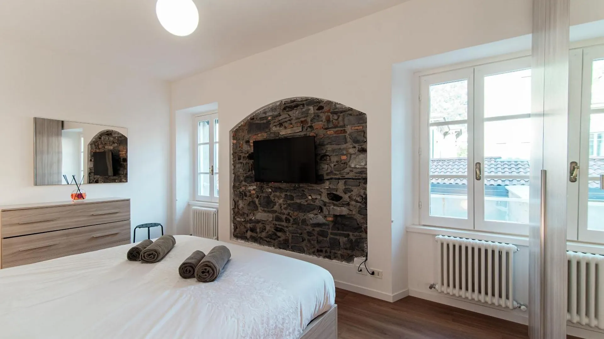 Sunflower Apartment -The House Of Travelers Como 0*,  Italy