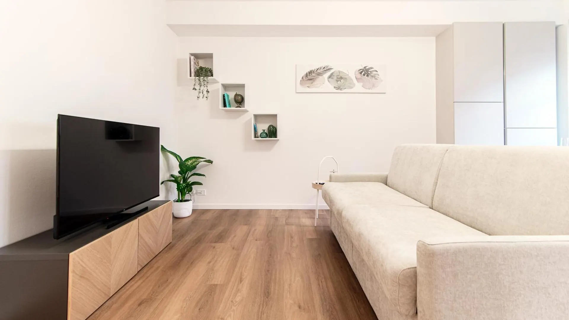 Sunflower Apartment -The House Of Travelers Como