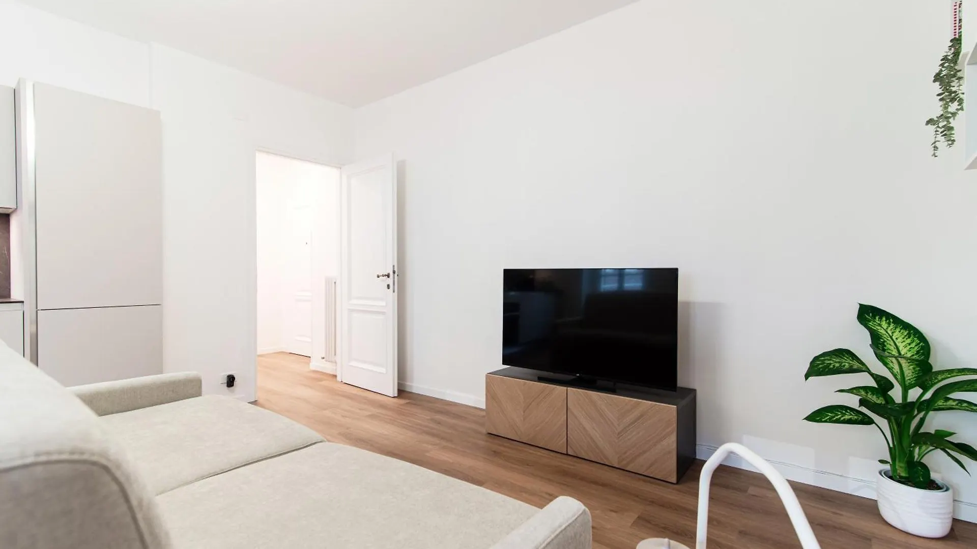 Sunflower Apartment -The House Of Travelers Como