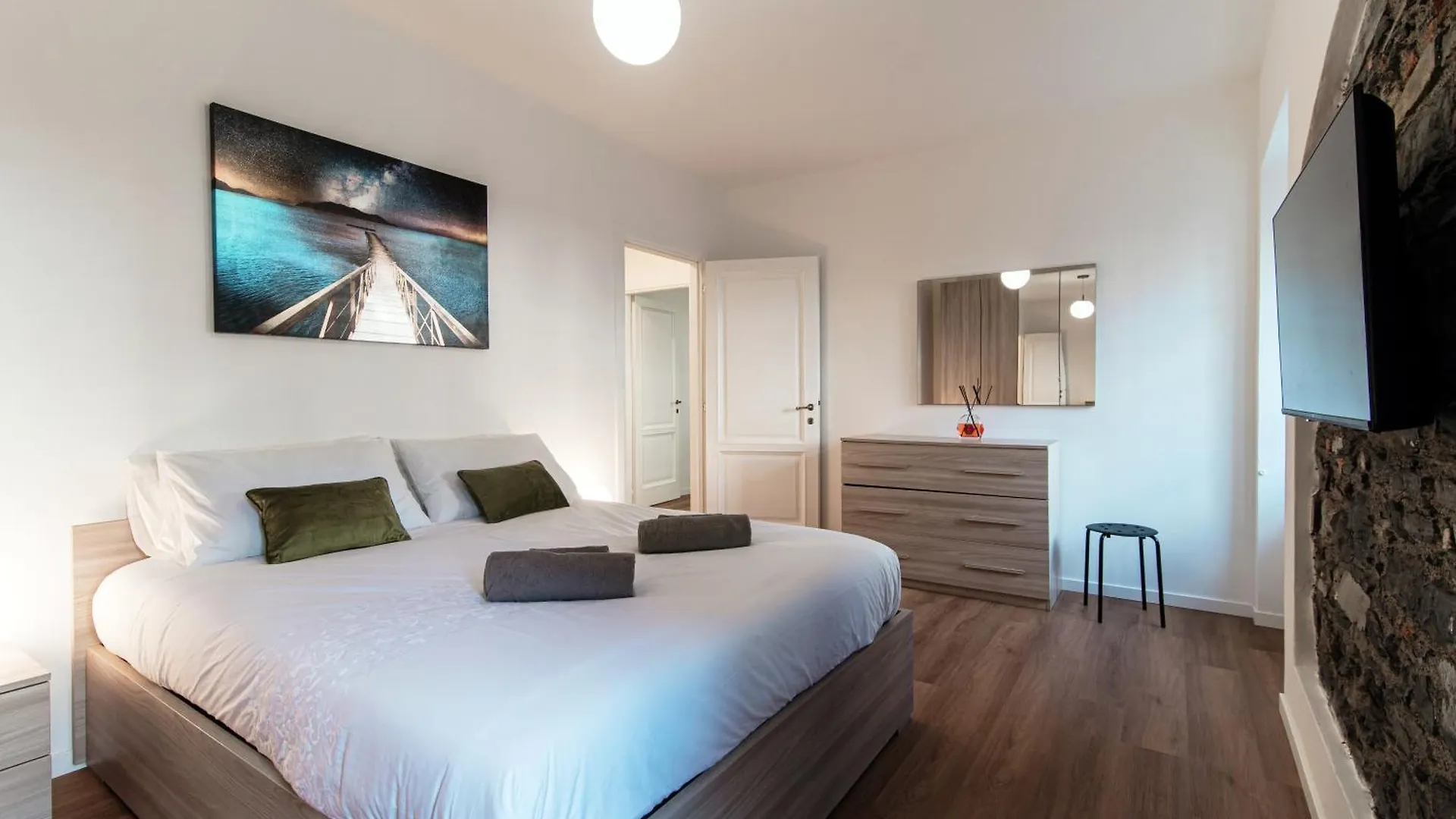 Sunflower Apartment -The House Of Travelers Como