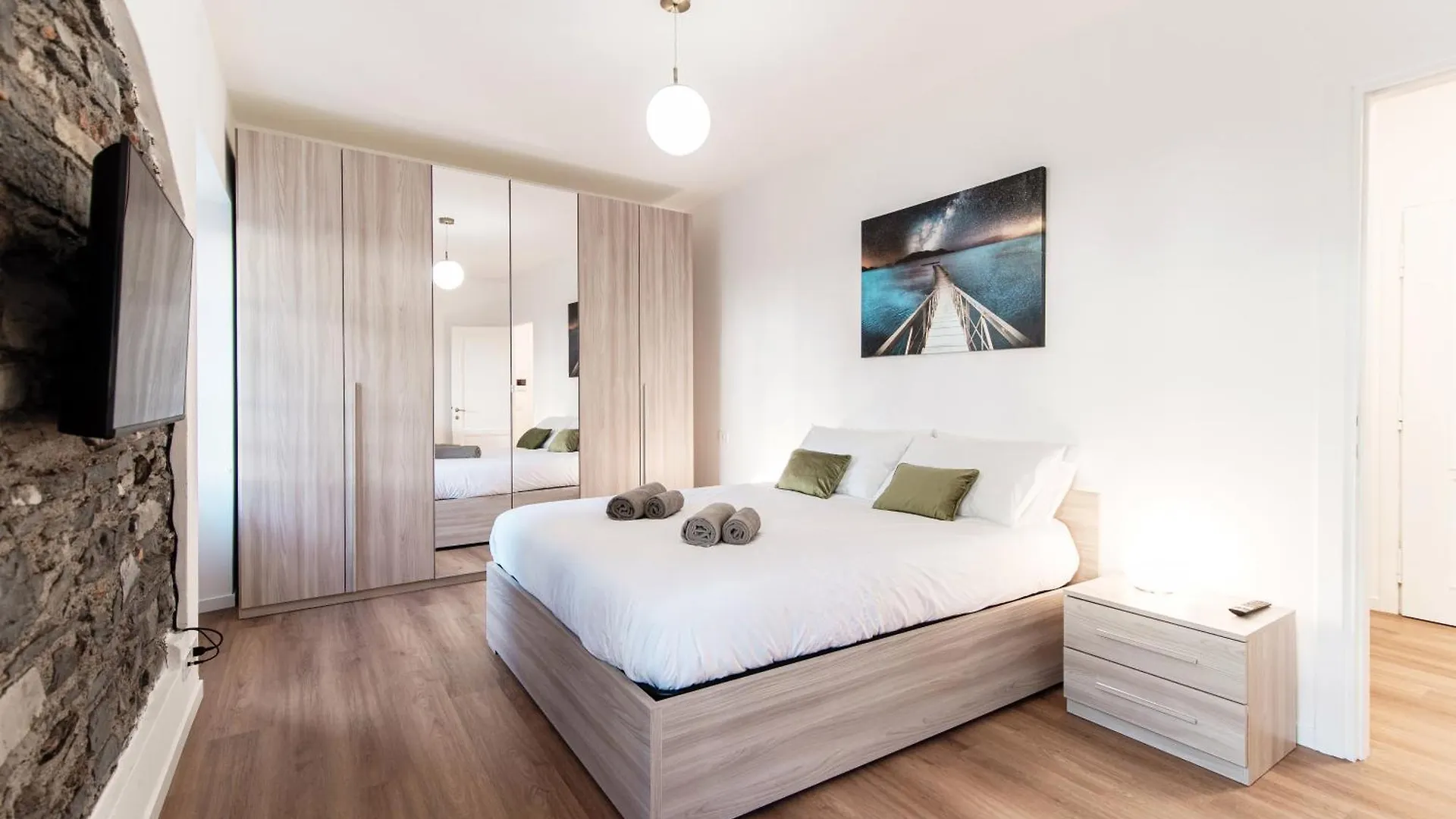 Sunflower Apartment -The House Of Travelers Como