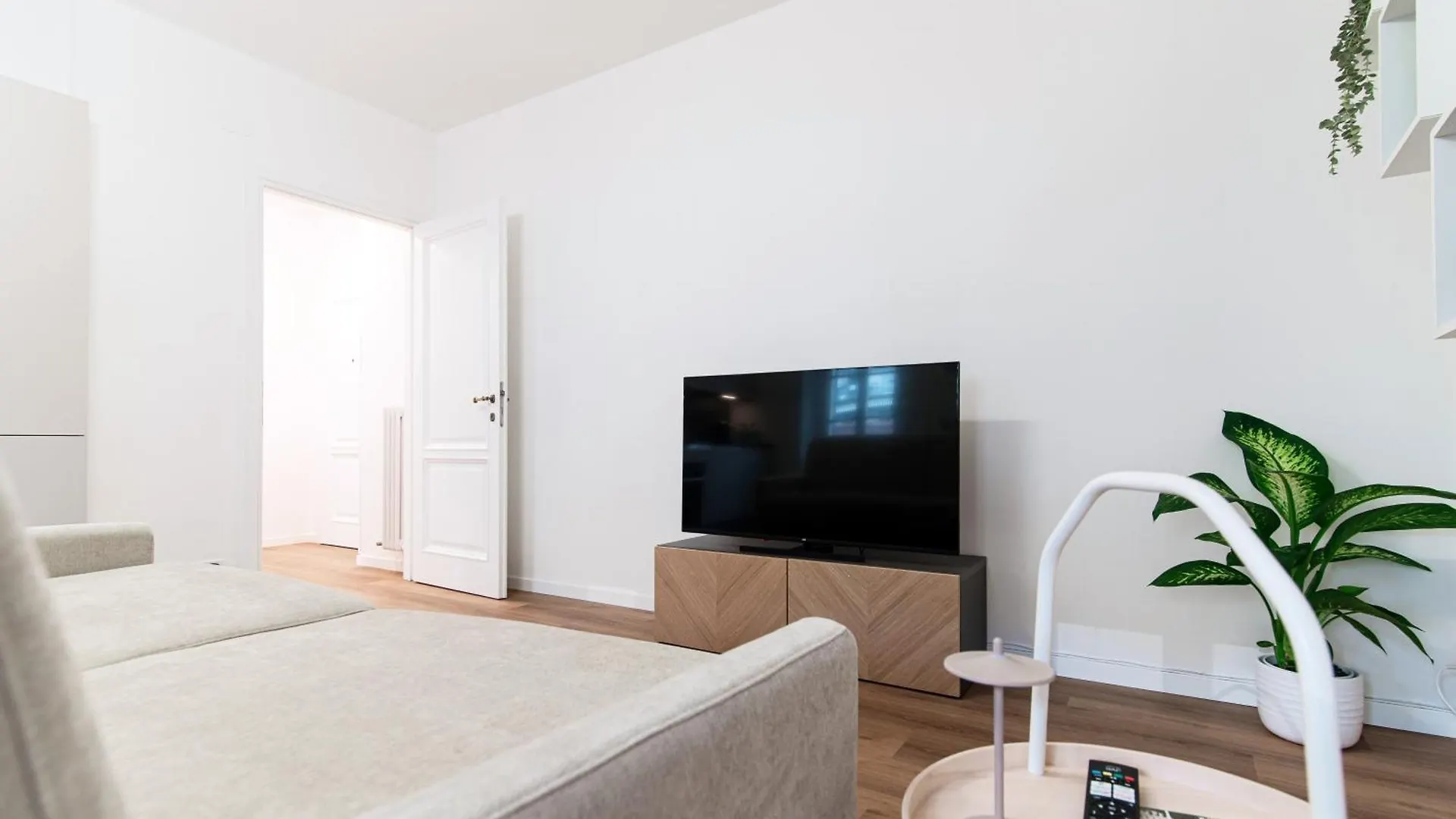 Sunflower Apartment -The House Of Travelers Como