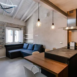House Of Glass Cathedral View - The House Of Travelers Apartment